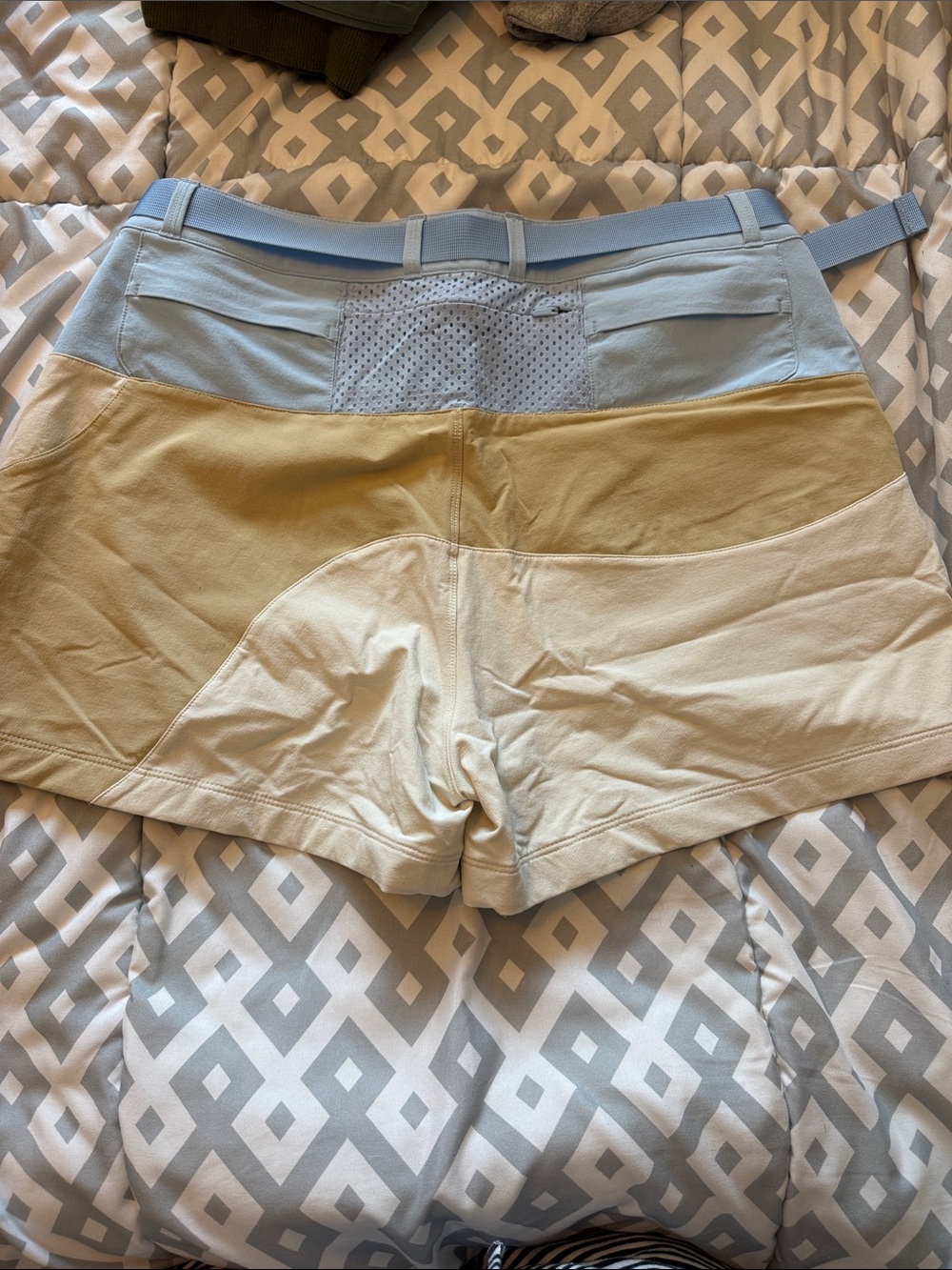 Outdoor Voices Two-Tone Cream and Light rectrek women’s short - Picture 2 of 3